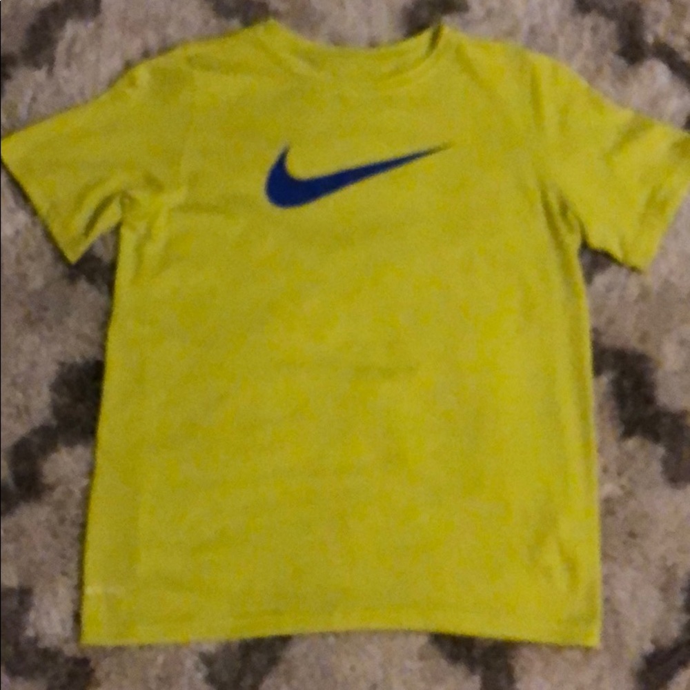 Nike Dri-Fit Boys XL short sleeve t-shirt